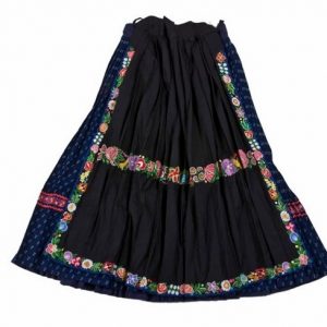 Modrotlačová sukňa - vyšívaná zásterka čierna