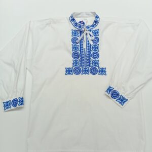 Ručne vyšívaná Detvianska mužská košeľa s modrou výšivkou